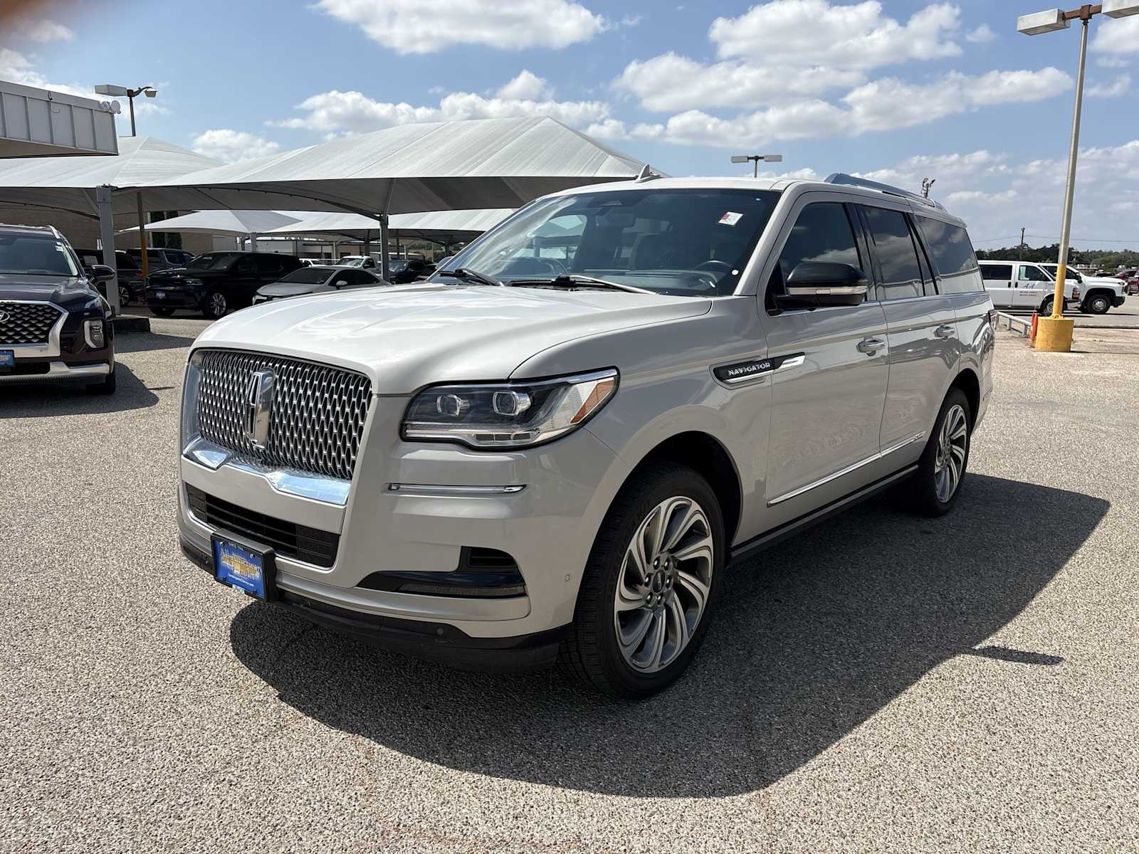 Thumbnail: 2023 Lincoln Navigator - 4