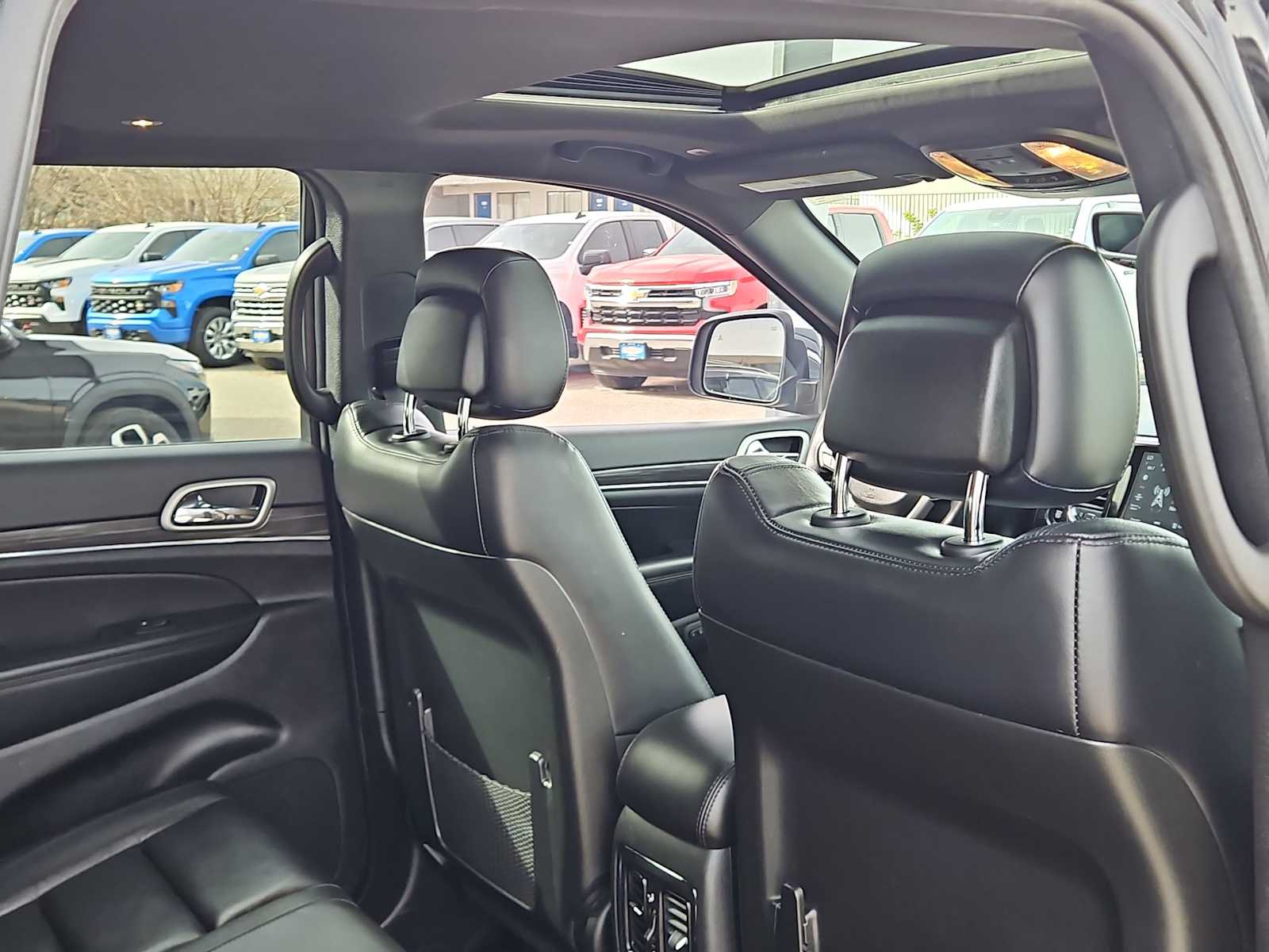 Thumbnail: 2022 Jeep Grand Cherokee - 17