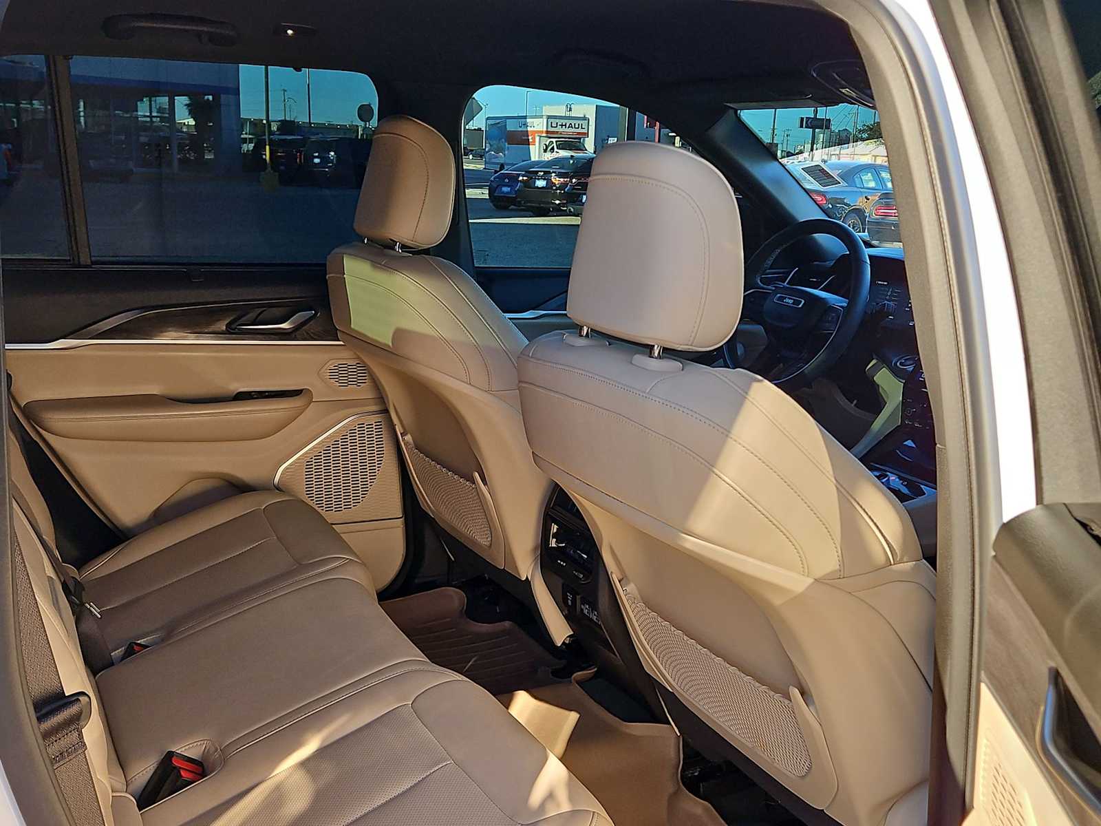 Thumbnail: 2023 Jeep Grand Cherokee - 16