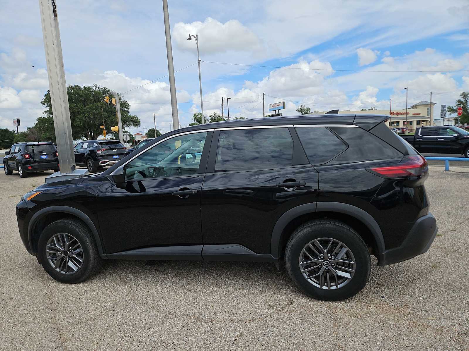 Thumbnail: 2023 Nissan Rogue - 4