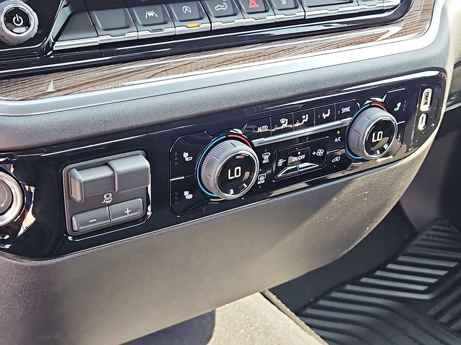 Thumbnail: 2026 Chevrolet Silverado 1500 - 24