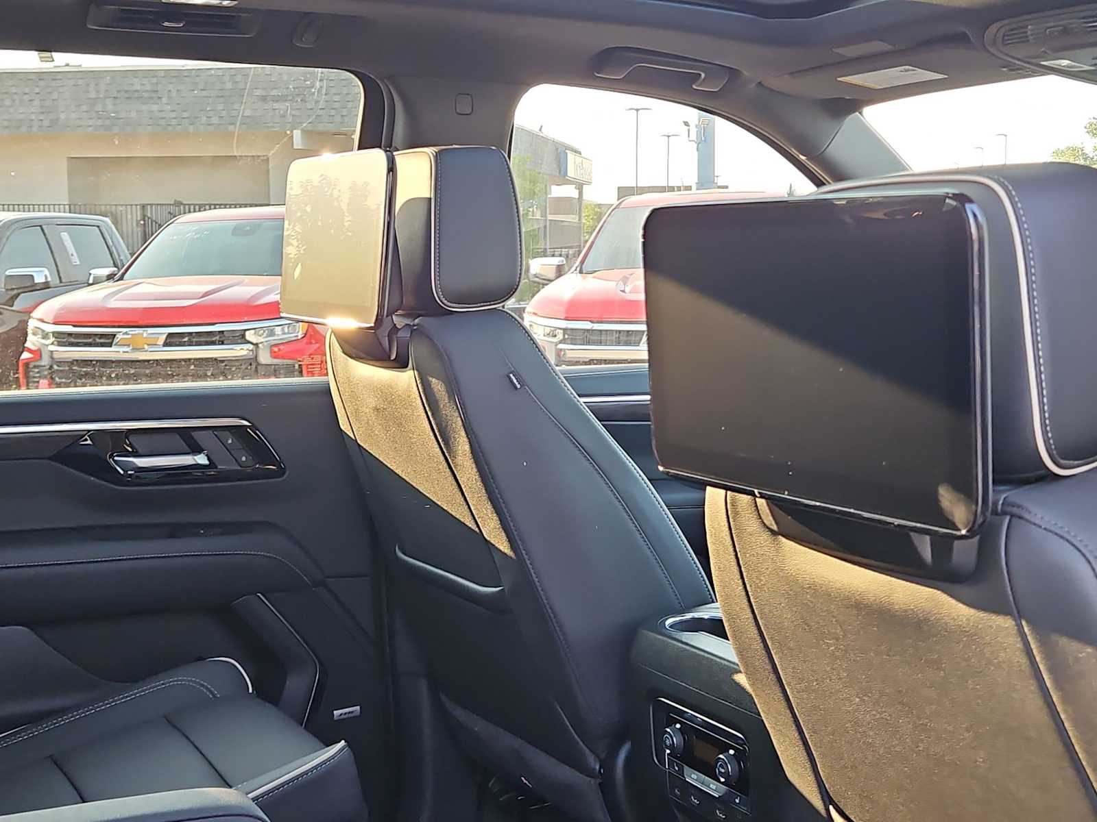 Thumbnail: 2025 Chevrolet Suburban - 11