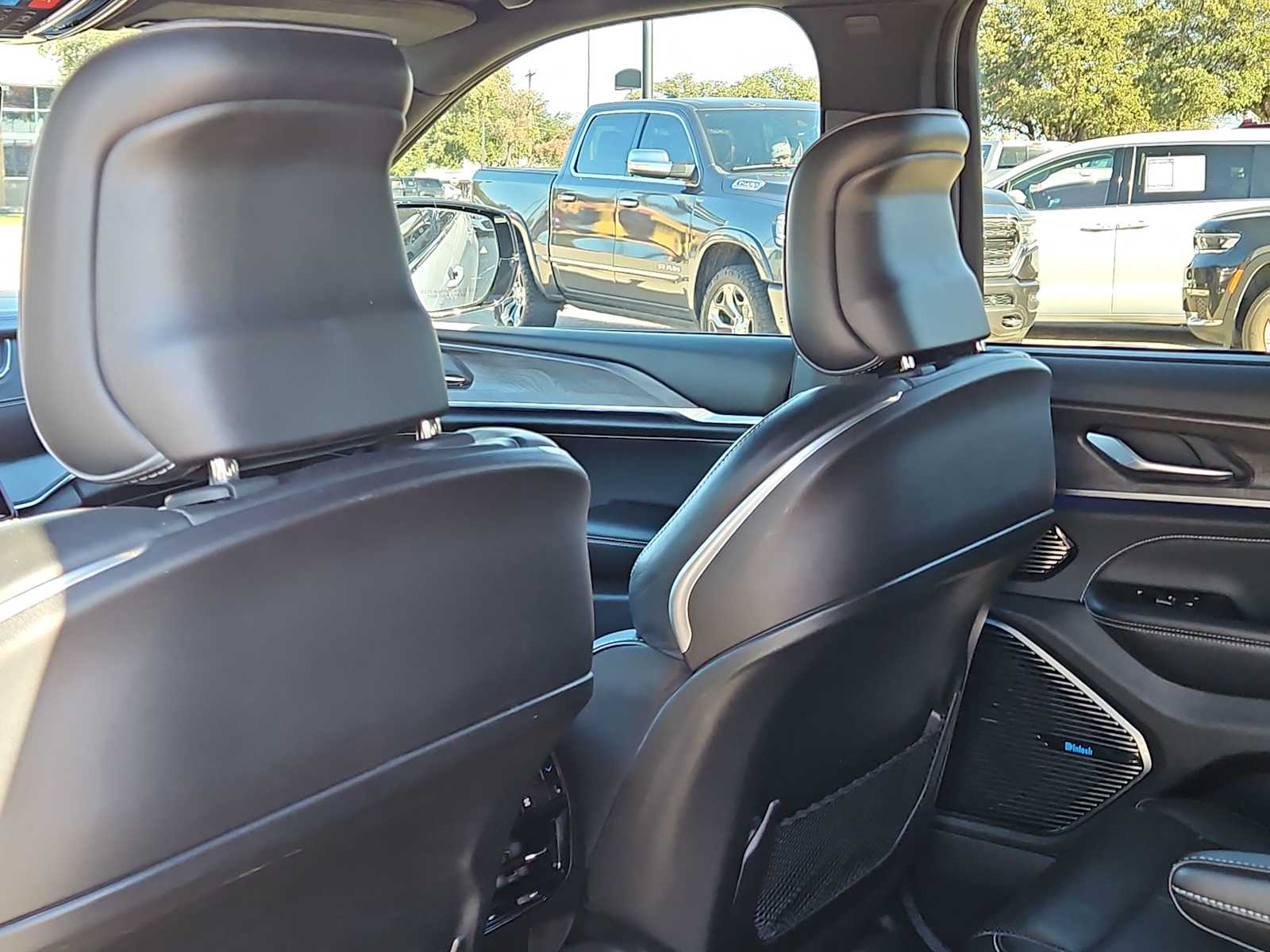 Thumbnail: 2022 Jeep Grand Cherokee - 14