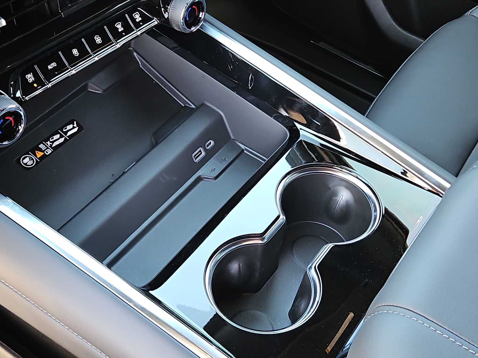 Thumbnail: 2026 Chevrolet Suburban - 20