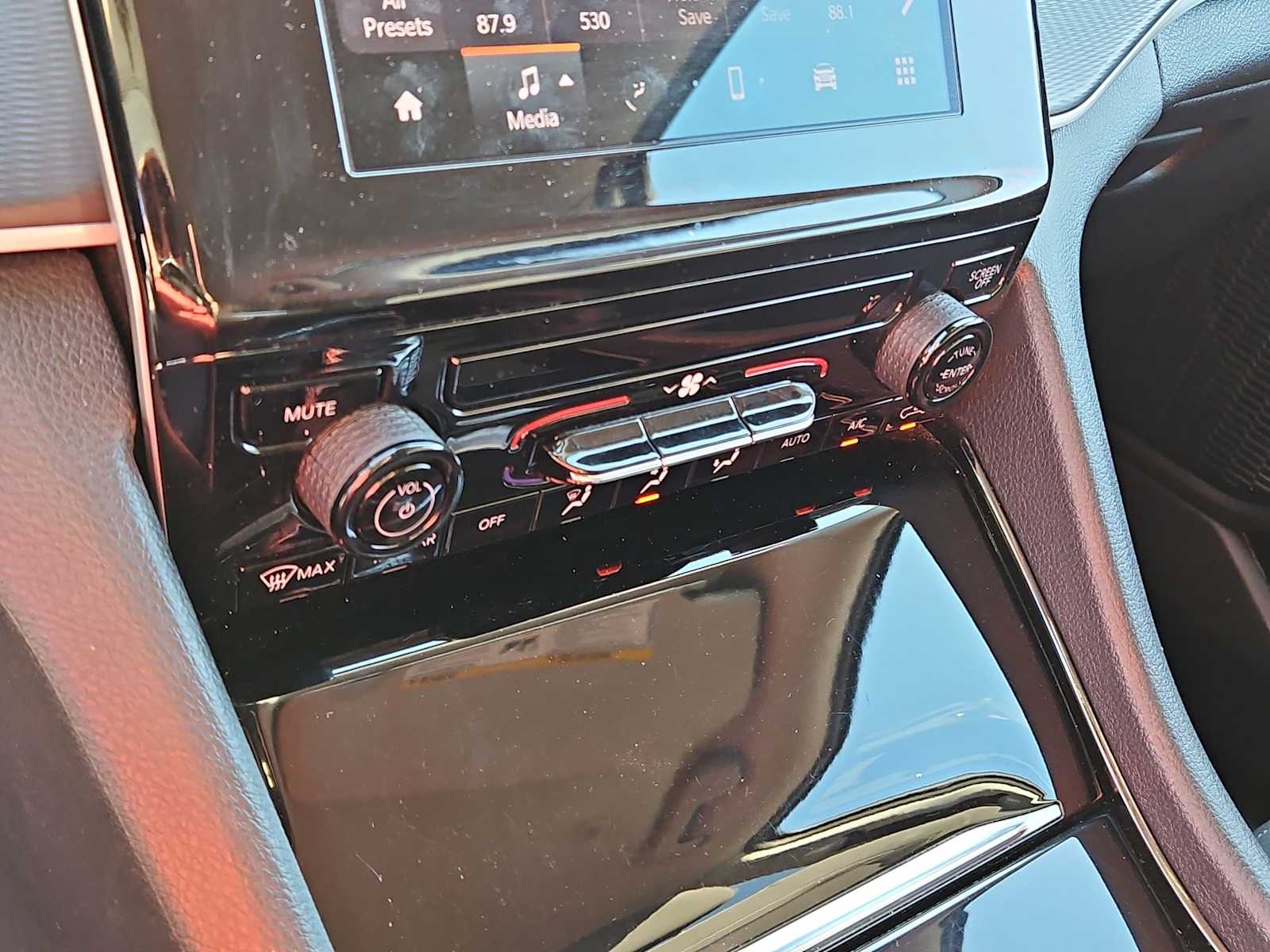 Thumbnail: 2023 Jeep Grand Cherokee - 25