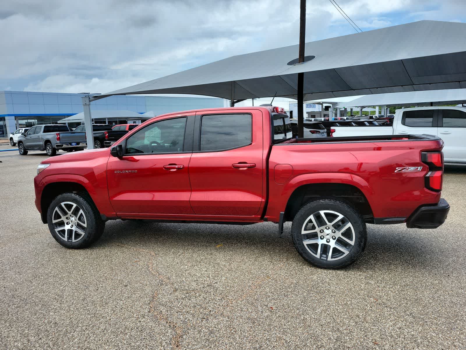 Thumbnail: 2023 Chevrolet Colorado - 3