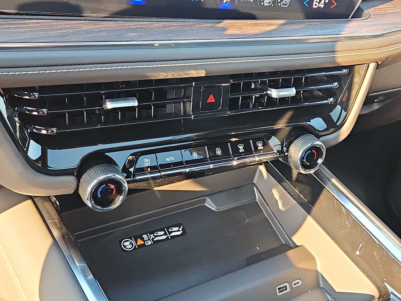 Thumbnail: 2025 Chevrolet Suburban - 20