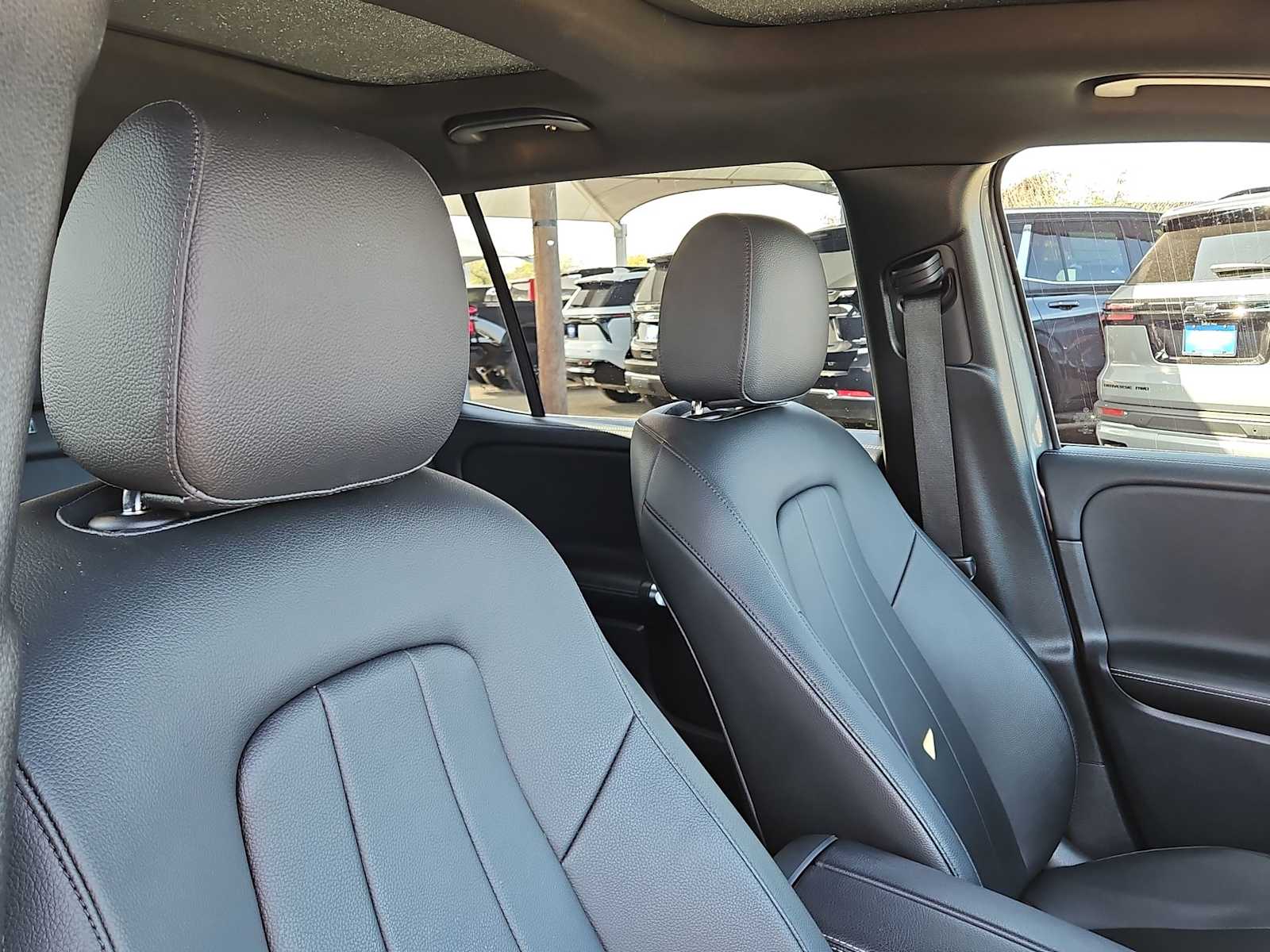 Thumbnail: 2022 Mercedes-Benz GLB - 17