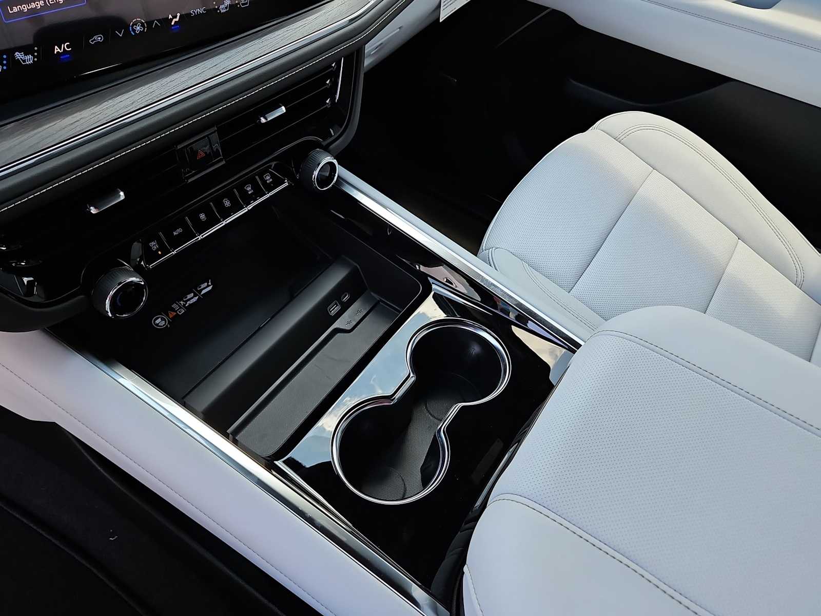 Thumbnail: 2025 Chevrolet Suburban - 23