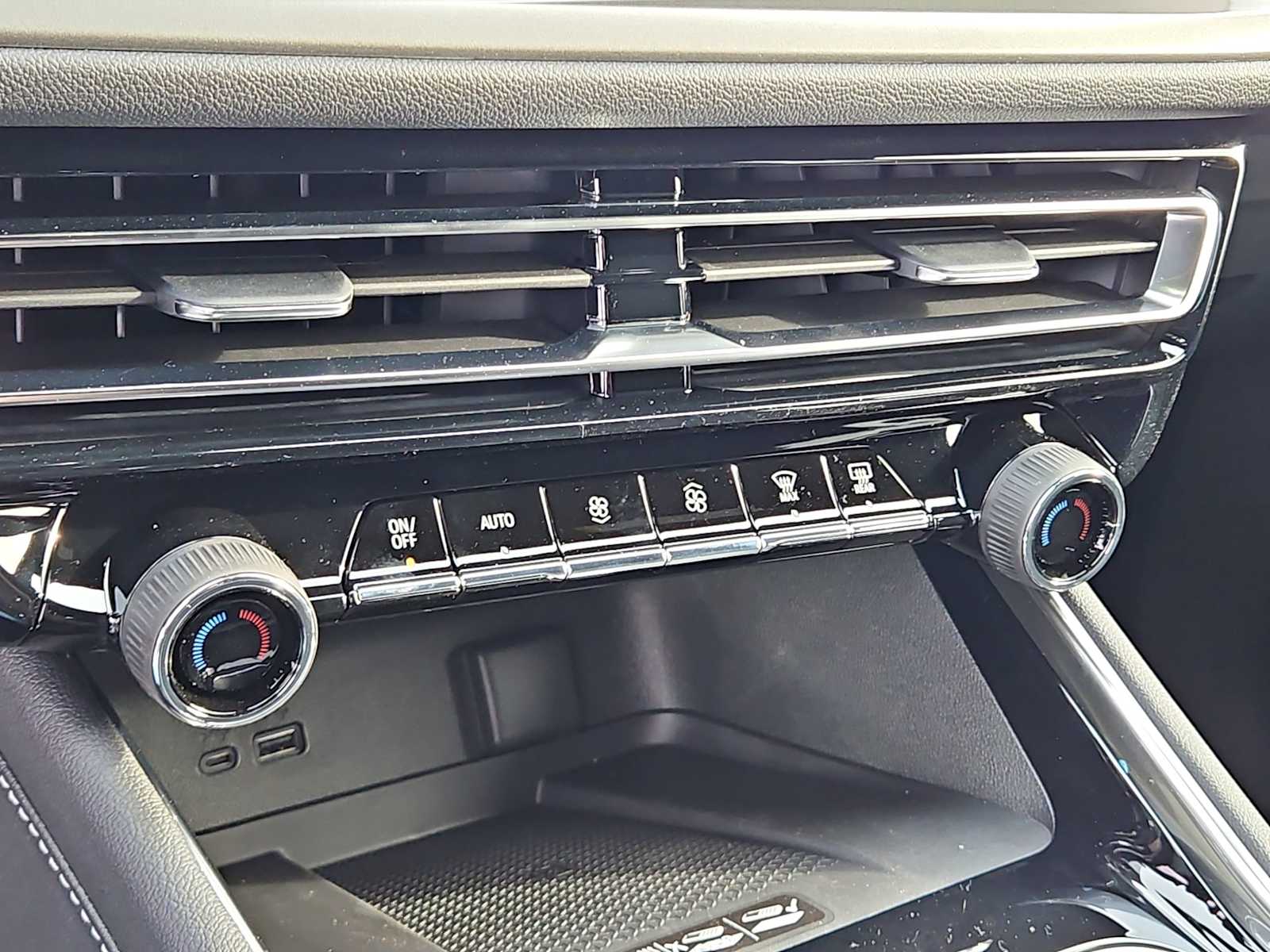 Thumbnail: 2026 Chevrolet Traverse - 24