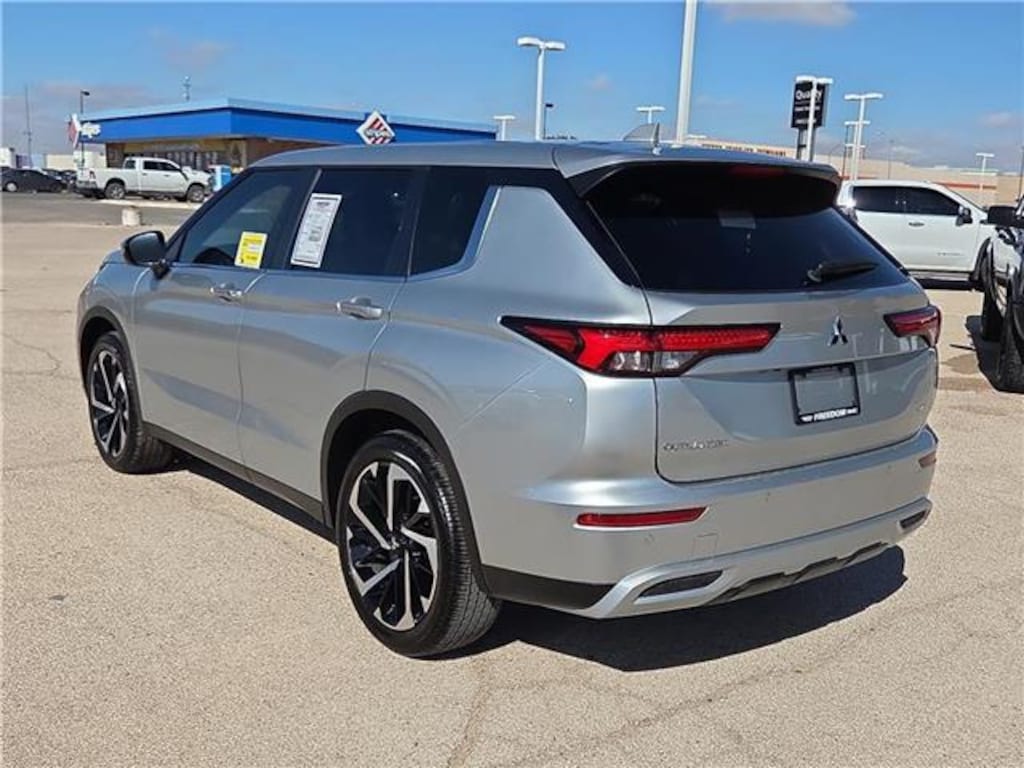 Used 2024 Mitsubishi Outlander SE