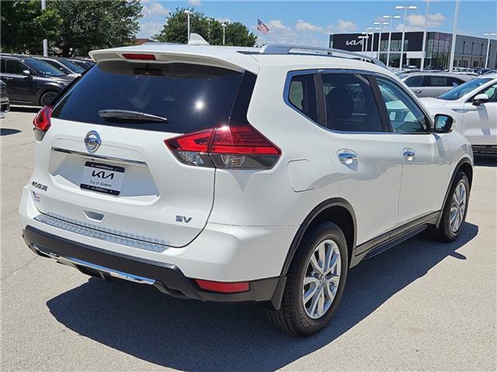Used 2017 Nissan Rogue SV Front-wheel Drive
