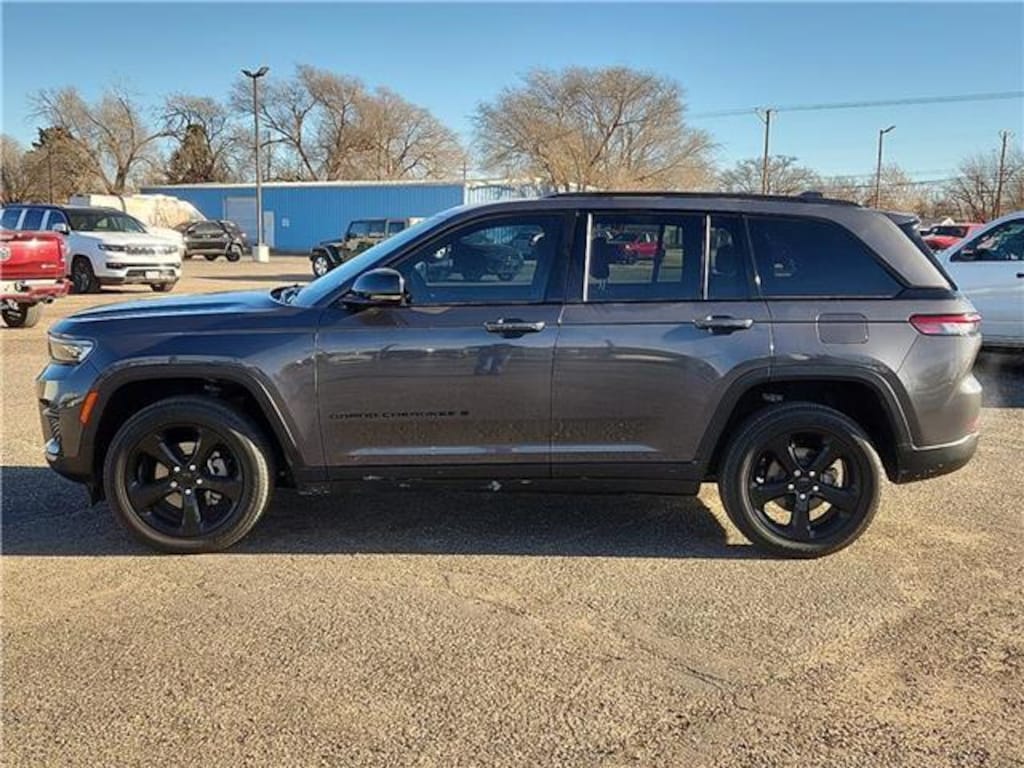 Used 2023 Jeep Grand Cherokee Altitude 4x4
