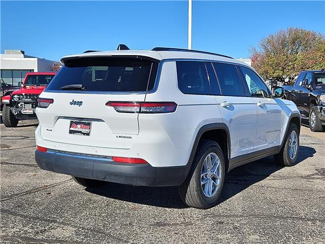 2023 Jeep Grand Cherokee Laredo photo 2