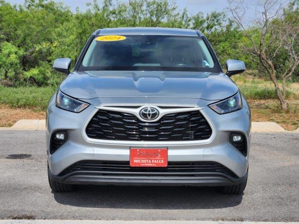Used 2024 Toyota Highlander LE Front-Wheel Drive