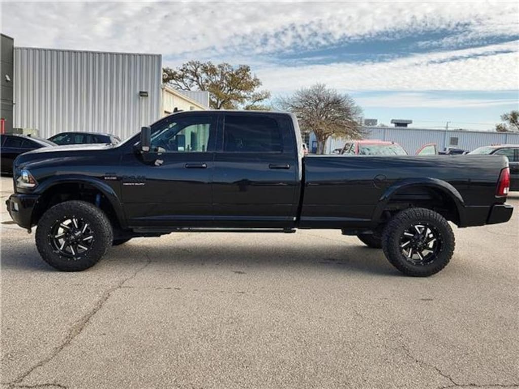 Used 2018 RAM 2500 Laramie 4x4 Crew Cab 8 ft. box 169 in. WB