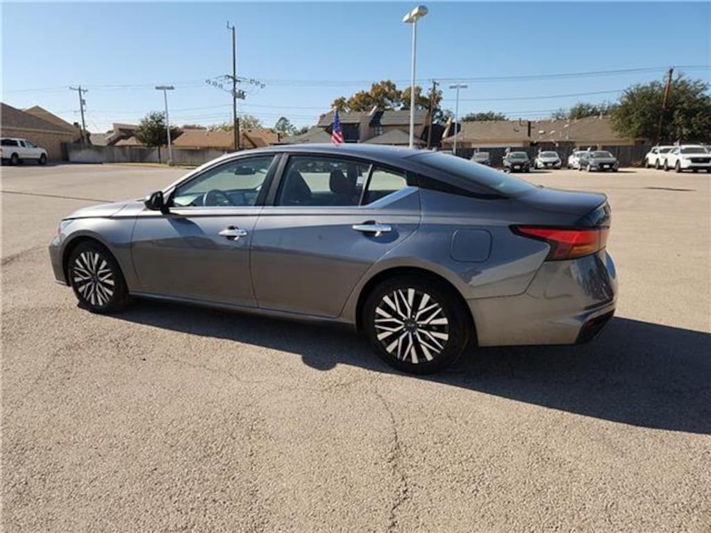 Used 2024 Nissan Altima 2.5 SV