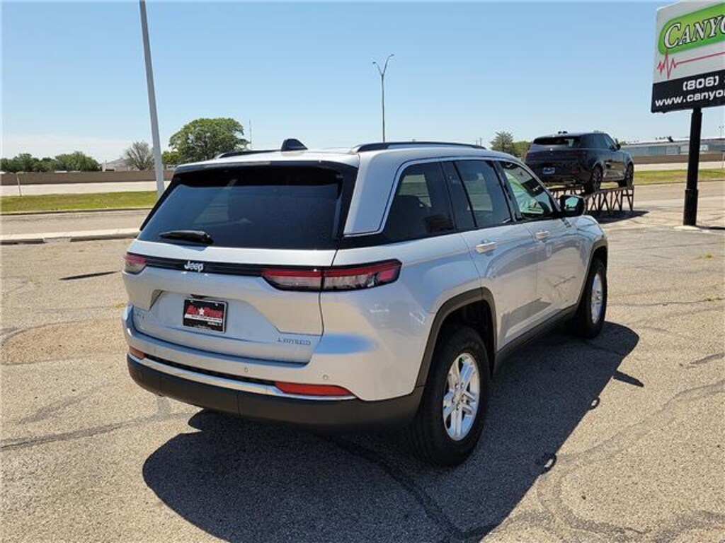 Used 2024 Jeep Grand Cherokee Laredo 4x4