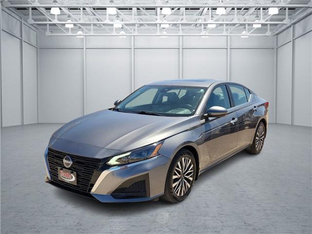 Used 2024 Nissan Altima 2.5 SV