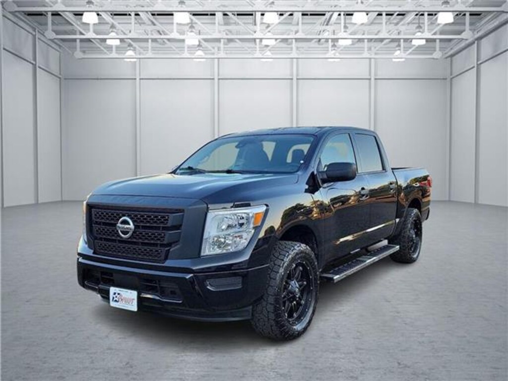 Used 2022 Nissan Titan S (A9) 4x2 Crew Cab 5.5 ft. box 139.8 in. WB