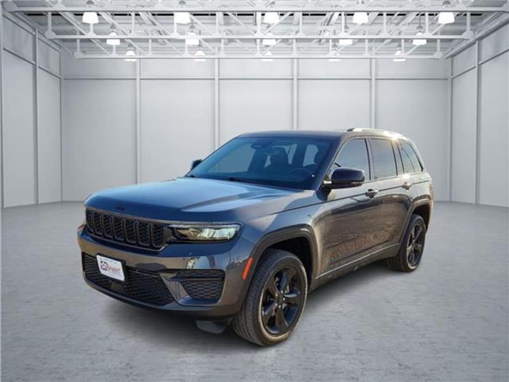 Used 2023 Jeep Grand Cherokee Altitude 4x4