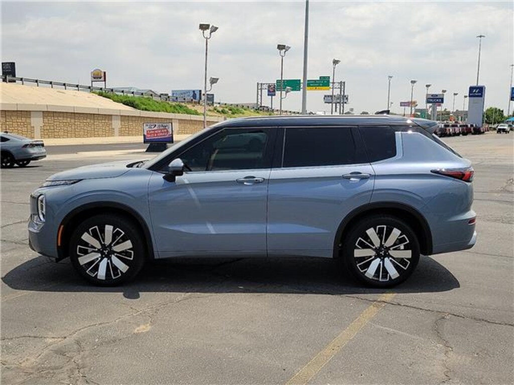 Used 2025 Mitsubishi Outlander SEL