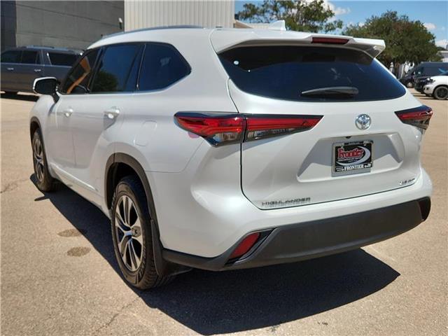 2022 Toyota Highlander XLE photo 3