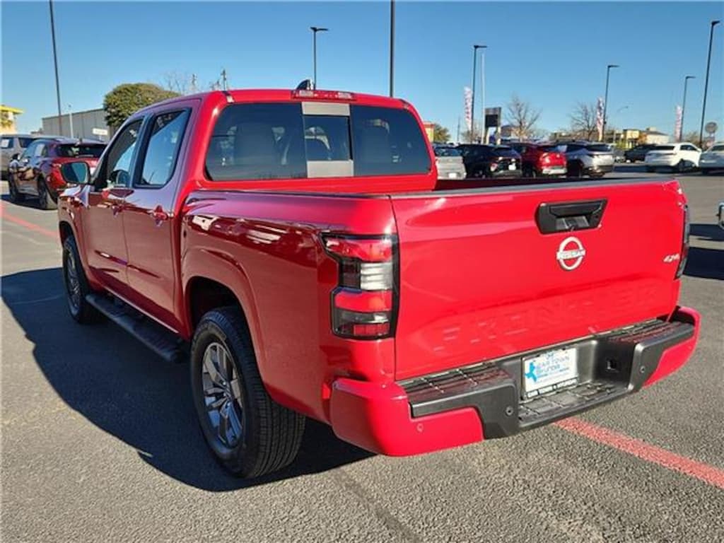 Used 2025 Nissan Frontier SV 4x4 Crew Cab 5 ft. box 126 in. WB