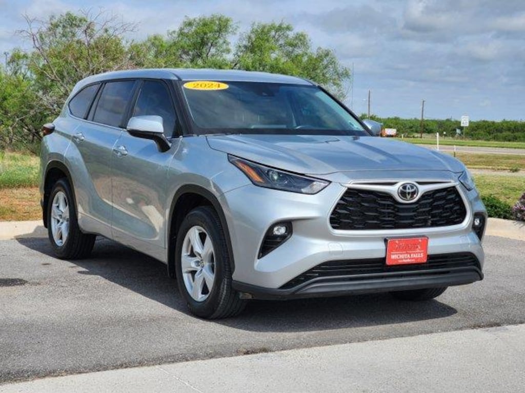 Used 2024 Toyota Highlander LE Front-Wheel Drive