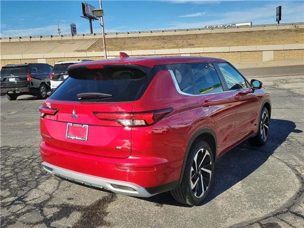 Used 2024 Mitsubishi Outlander SE Black Edition