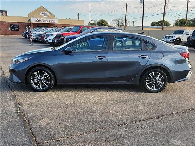 2024 Kia Forte LXS photo 2