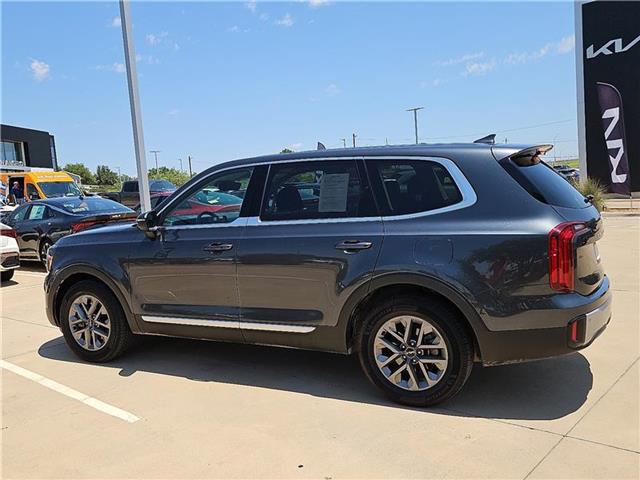 2023 Kia Telluride LX photo 2