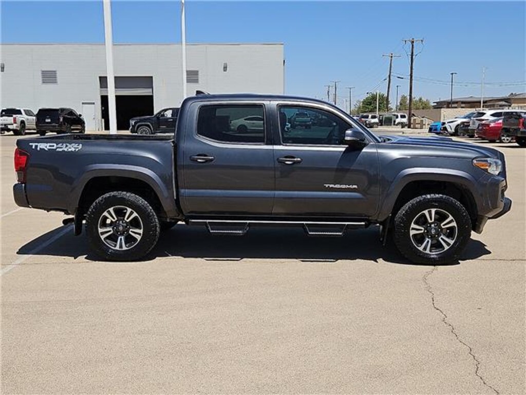 Used 2019 Toyota Tacoma TRD Sport V6 4x4 Double Cab 5 ft. box 127.4 in. WB