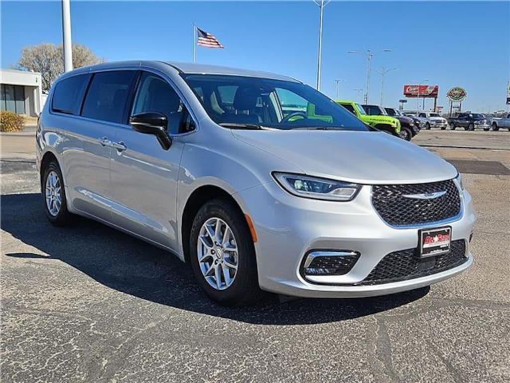 Used 2024 Chrysler Pacifica Touring L Front-Wheel Drive Passenger Van