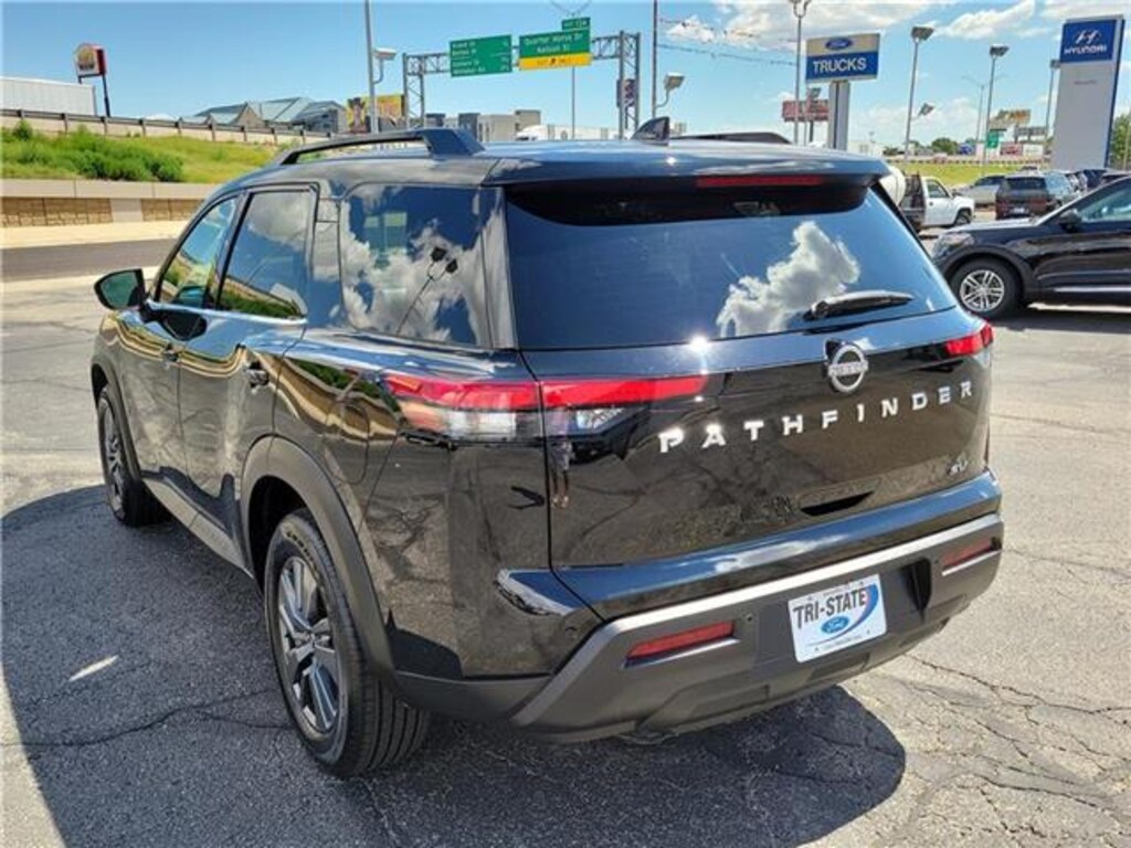 Used 2022 Nissan Pathfinder SV (A9) Front-Wheel Drive