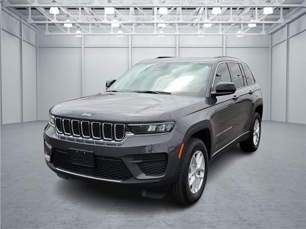 Used 2025 Jeep Grand Cherokee Laredo 4x2