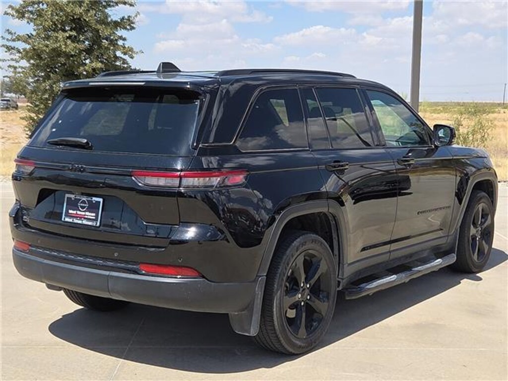 Used 2023 Jeep Grand Cherokee Altitude 4x4