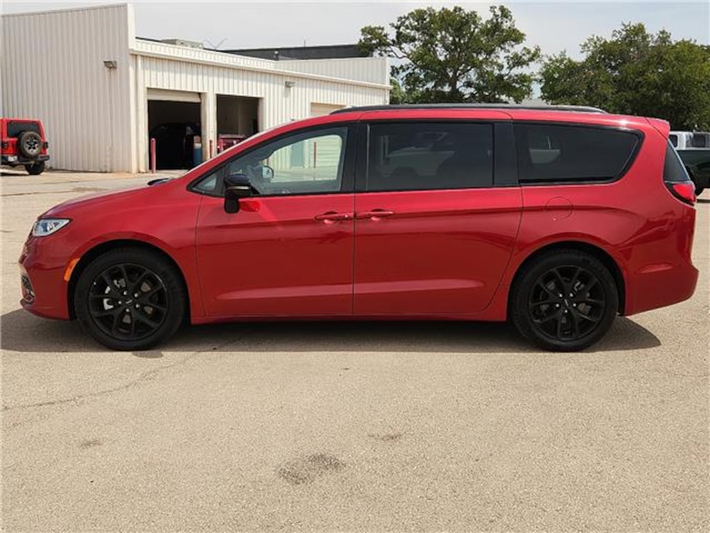 Used 2025 Chrysler Pacifica Limited Front-Wheel Drive Passenger Van