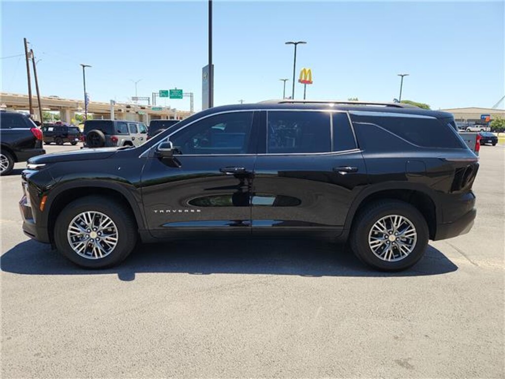 Used 2025 Chevrolet Traverse LT Front-Wheel Drive