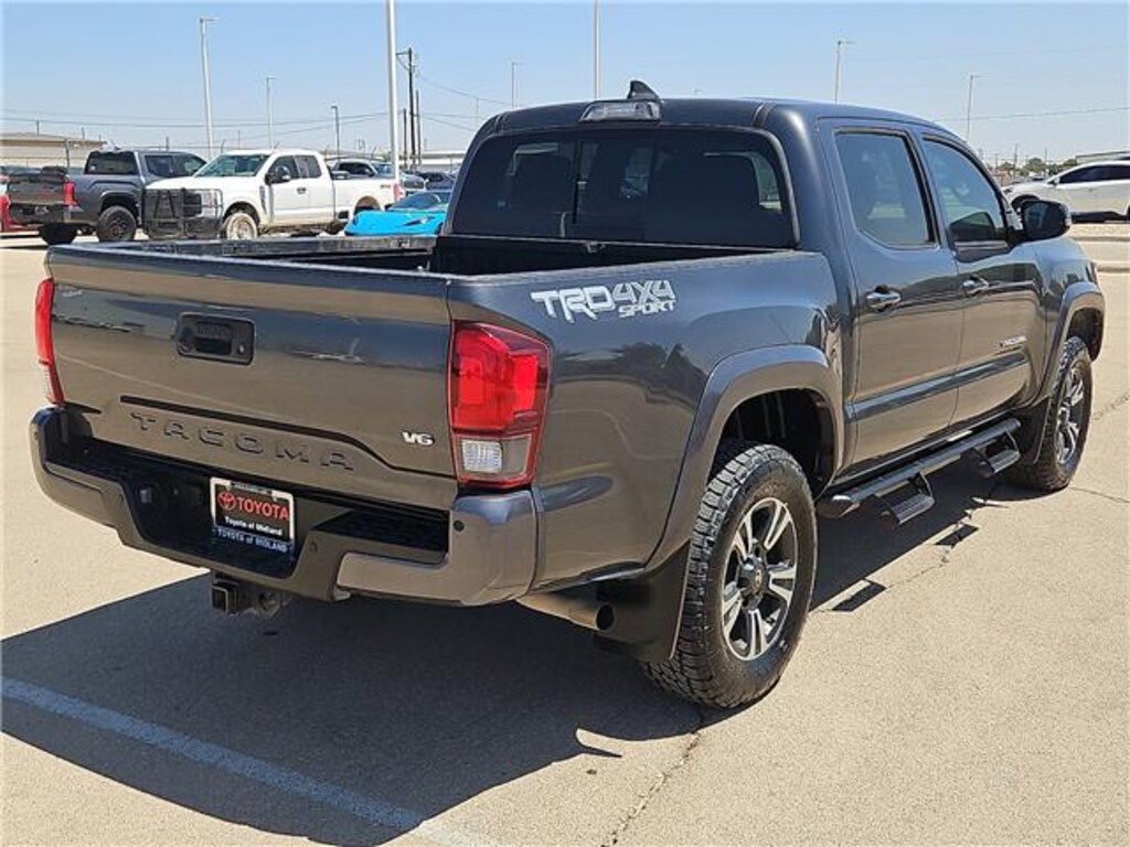 Used 2019 Toyota Tacoma TRD Sport V6 4x4 Double Cab 5 ft. box 127.4 in. WB
