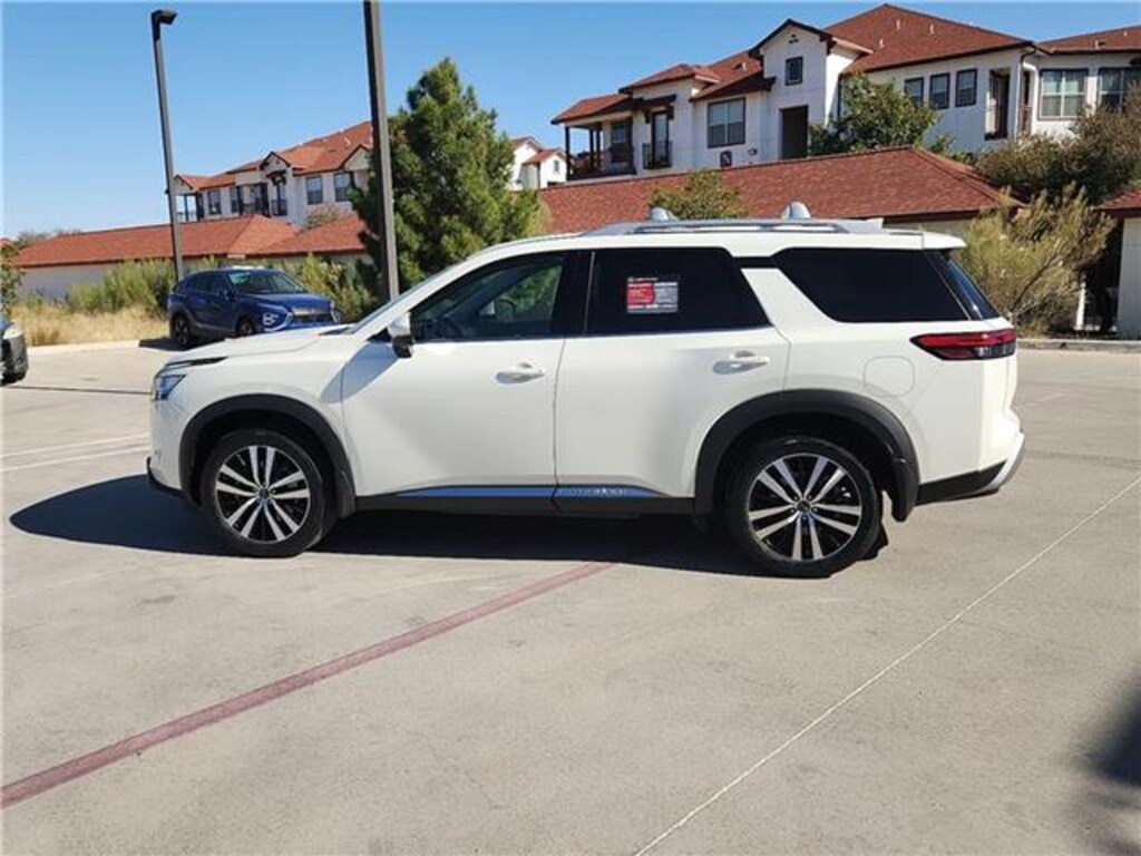Used 2024 Nissan Pathfinder Platinum (A9) Front-Wheel Drive