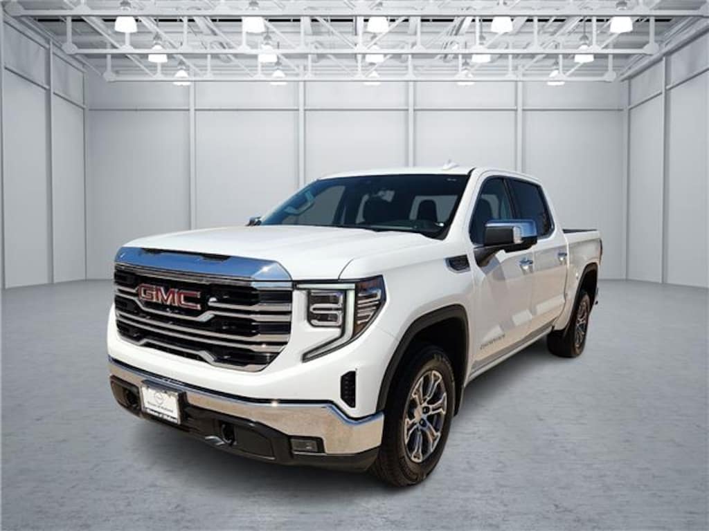 Used 2025 GMC Sierra 1500 SLT 4x2 Crew Cab 5.75 ft. box 147.4 in. WB