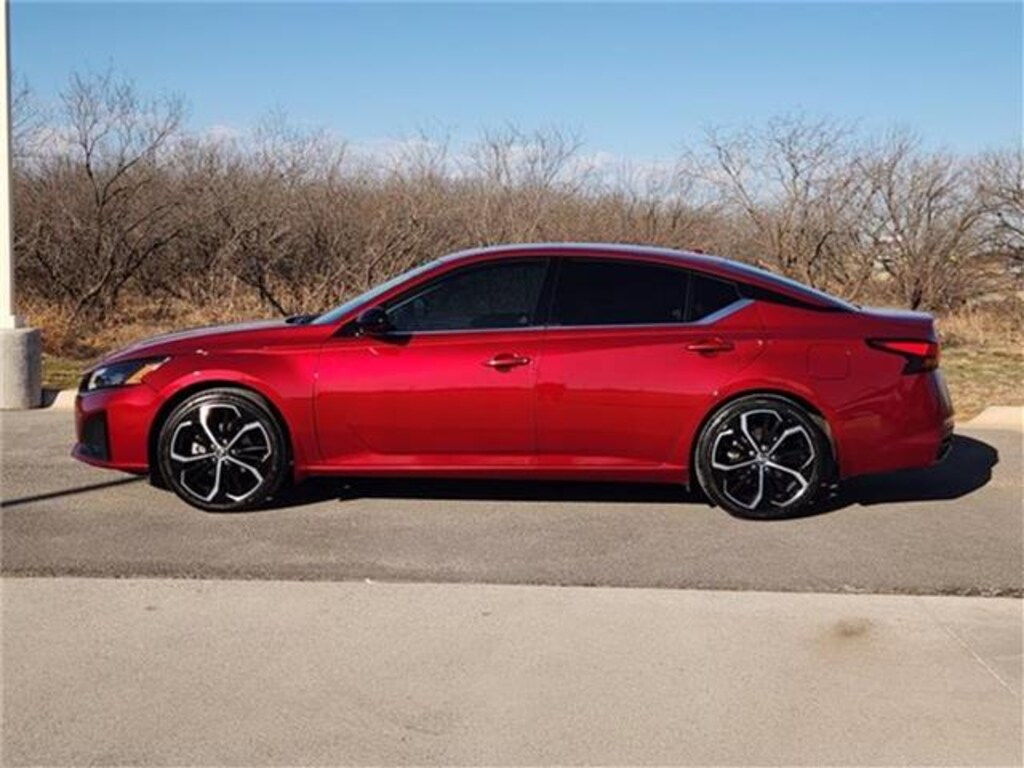 Used 2024 Nissan Altima 2.5 SR