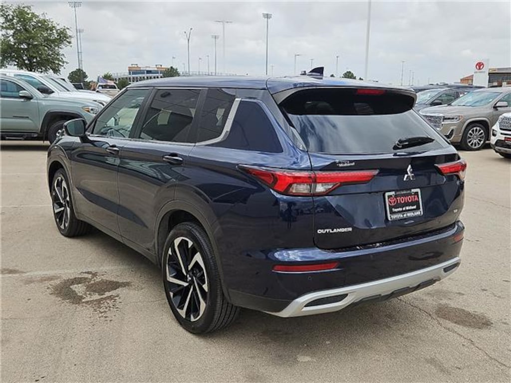Used 2023 Mitsubishi Outlander SE Special Edition