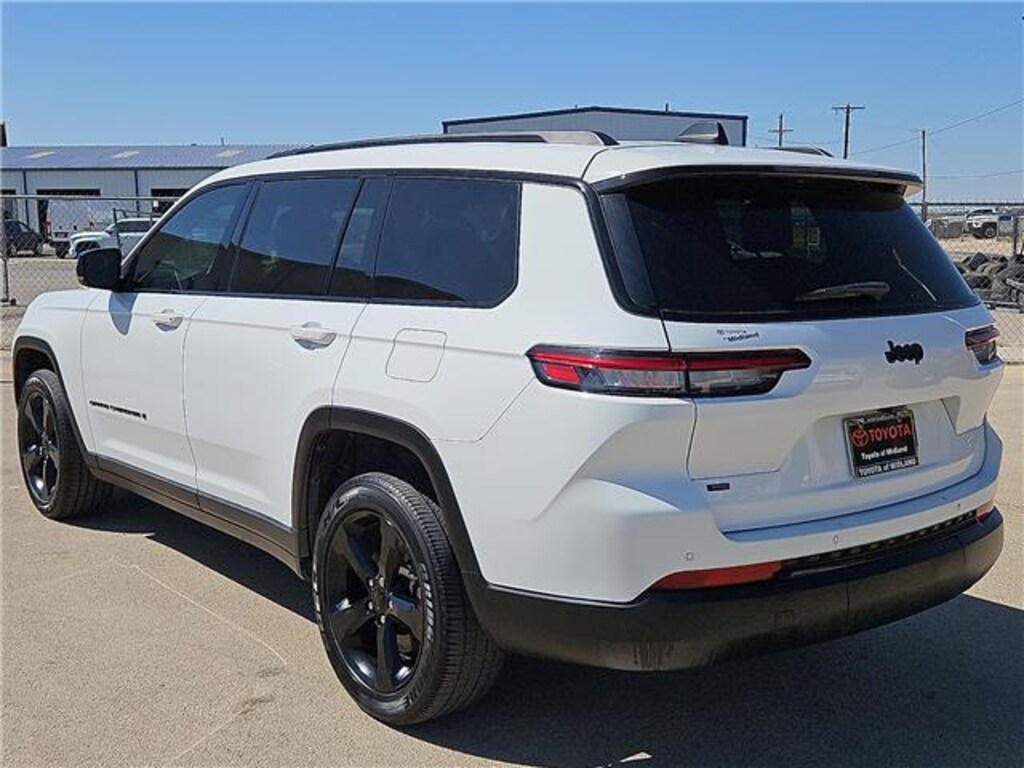 Used 2023 Jeep Grand Cherokee L Laredo 4x2