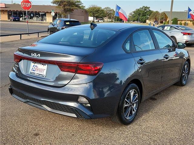 2024 Kia Forte LXS photo 4