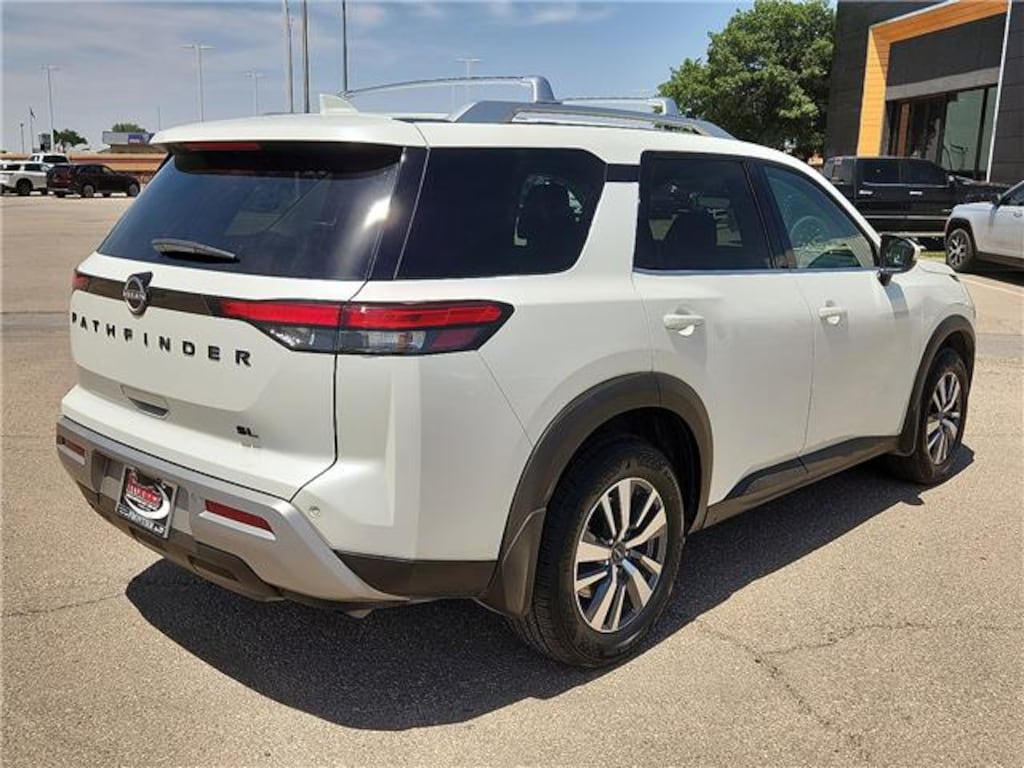 Used 2023 Nissan Pathfinder SL (A9) Front-Wheel Drive