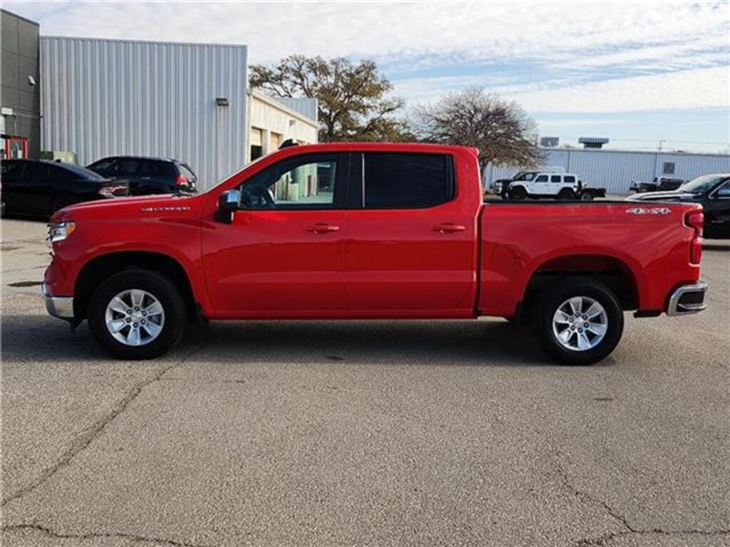 Used 2025 Chevrolet Silverado 1500 LT w/1LT 4x4 Crew Cab 5.75 ft. box 147.4 in. WB
