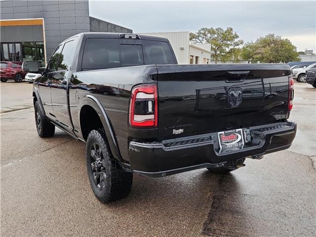 Used 2022 RAM 3500 Limited 4x4 Crew Cab 6.3 ft. box 149.5 in. WB SRW