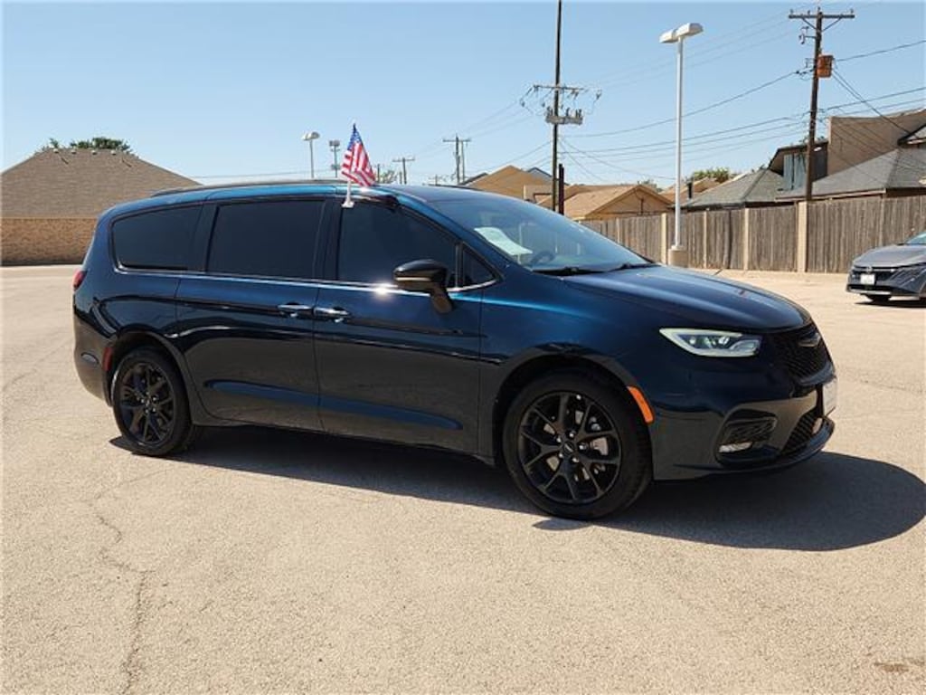 Used 2023 Chrysler Pacifica Limited All-Wheel Drive Passenger Van